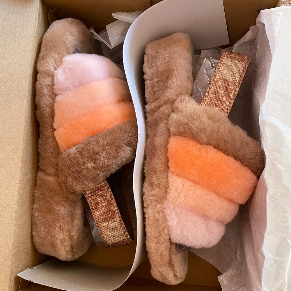 UGG Women’s Fluff Yeah Slide in color Beachwood